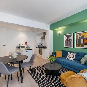 https://gorgeous-1br-flat-in-londons-financial-district.brighton-hotels-england.com