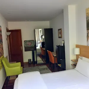 Arena Con Plaza De Garaje Homestay