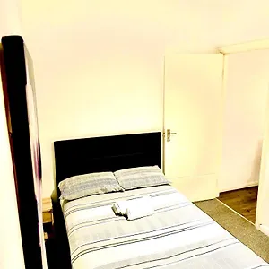 https://flat-in-tower-bridge.brighton-hotels-england.com